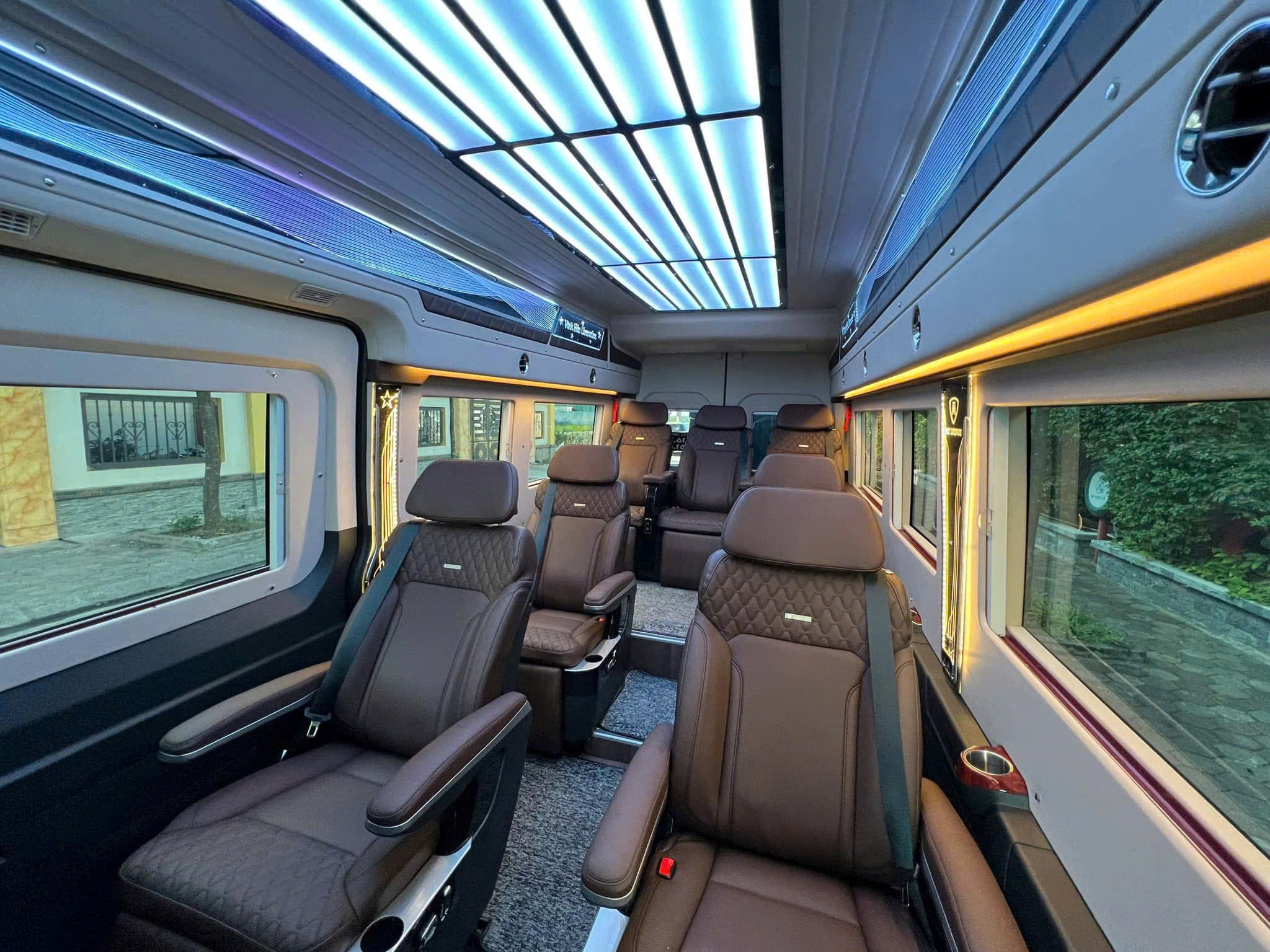 NOI BAI AIRPORT PICK UP - SENDING ( LIMOSINE 11 SEAT PRIVATE CAR )