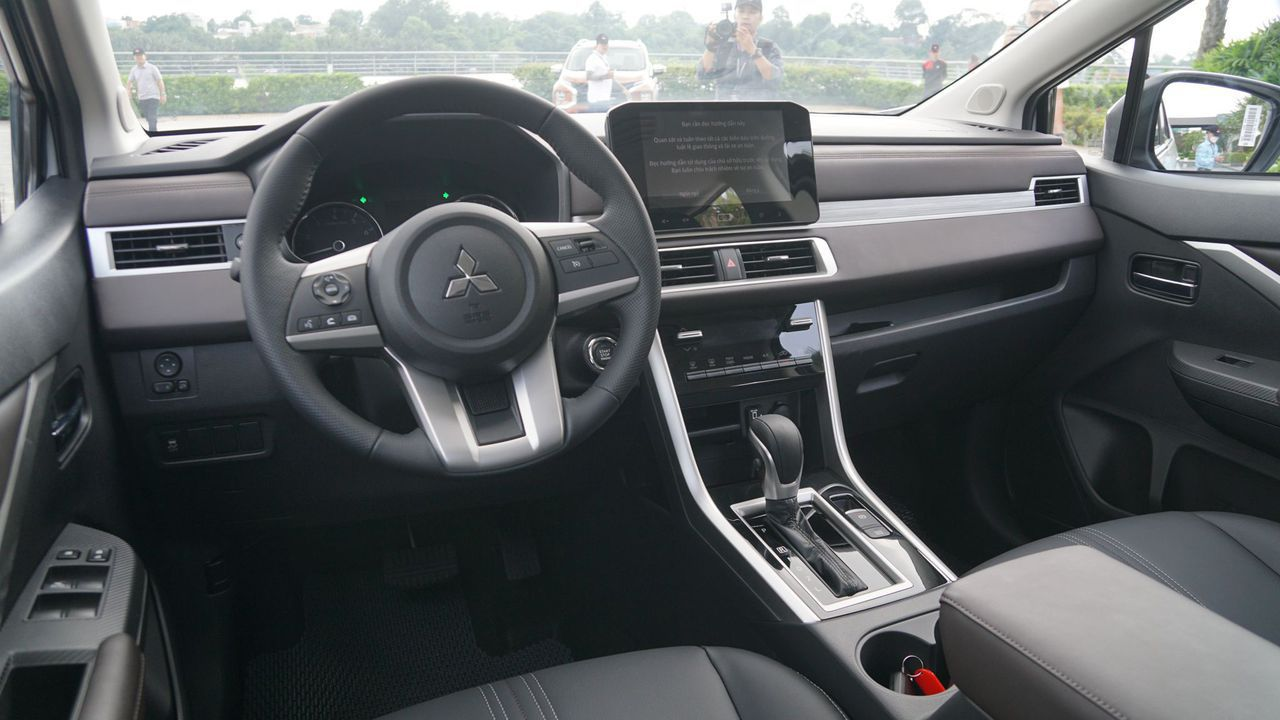 Ha Noi <-> Ha Long ( 4 seat )