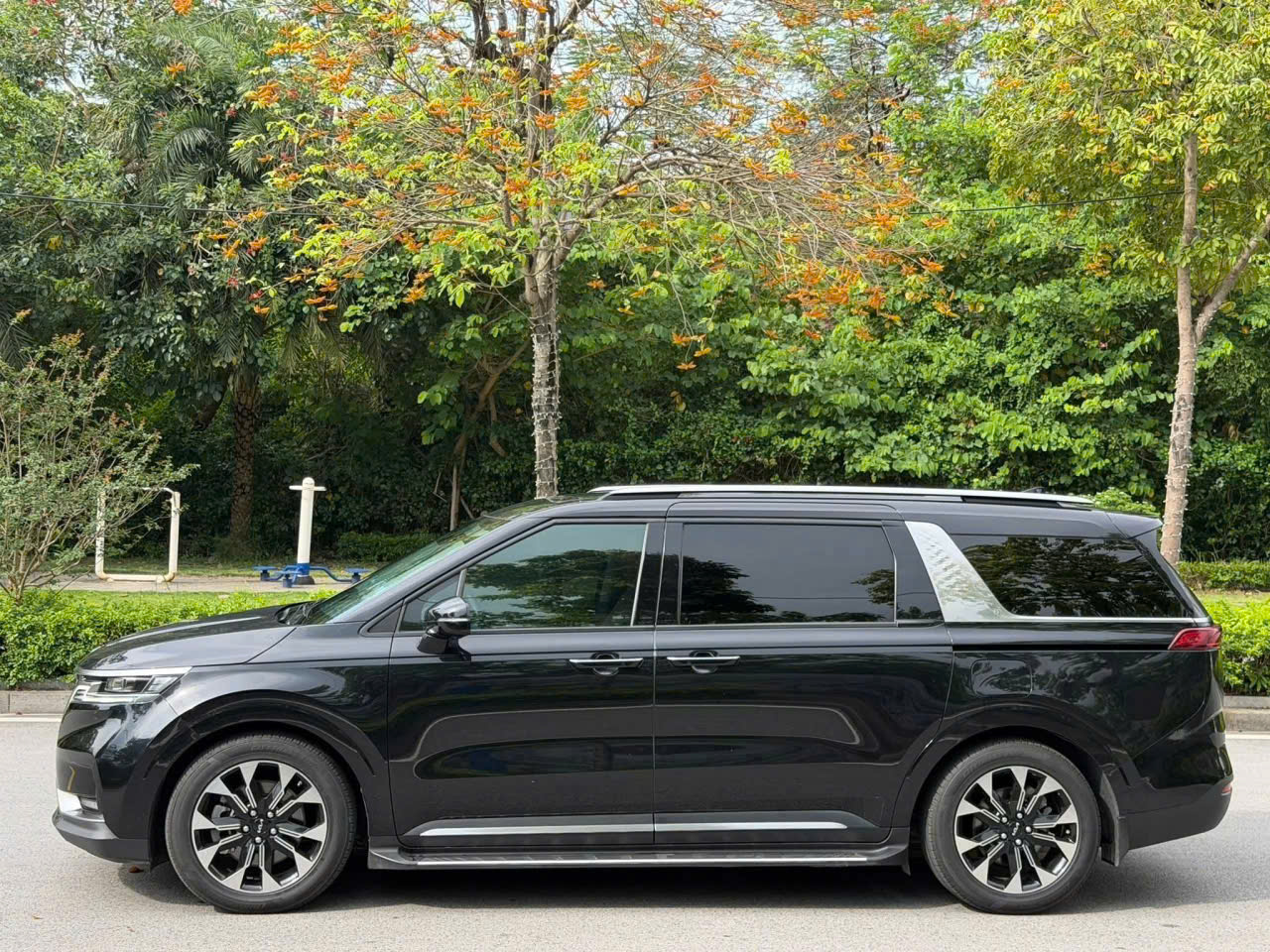 Sky Lake Golf Club Transfer from Hanoi | Limousine & Private Car
