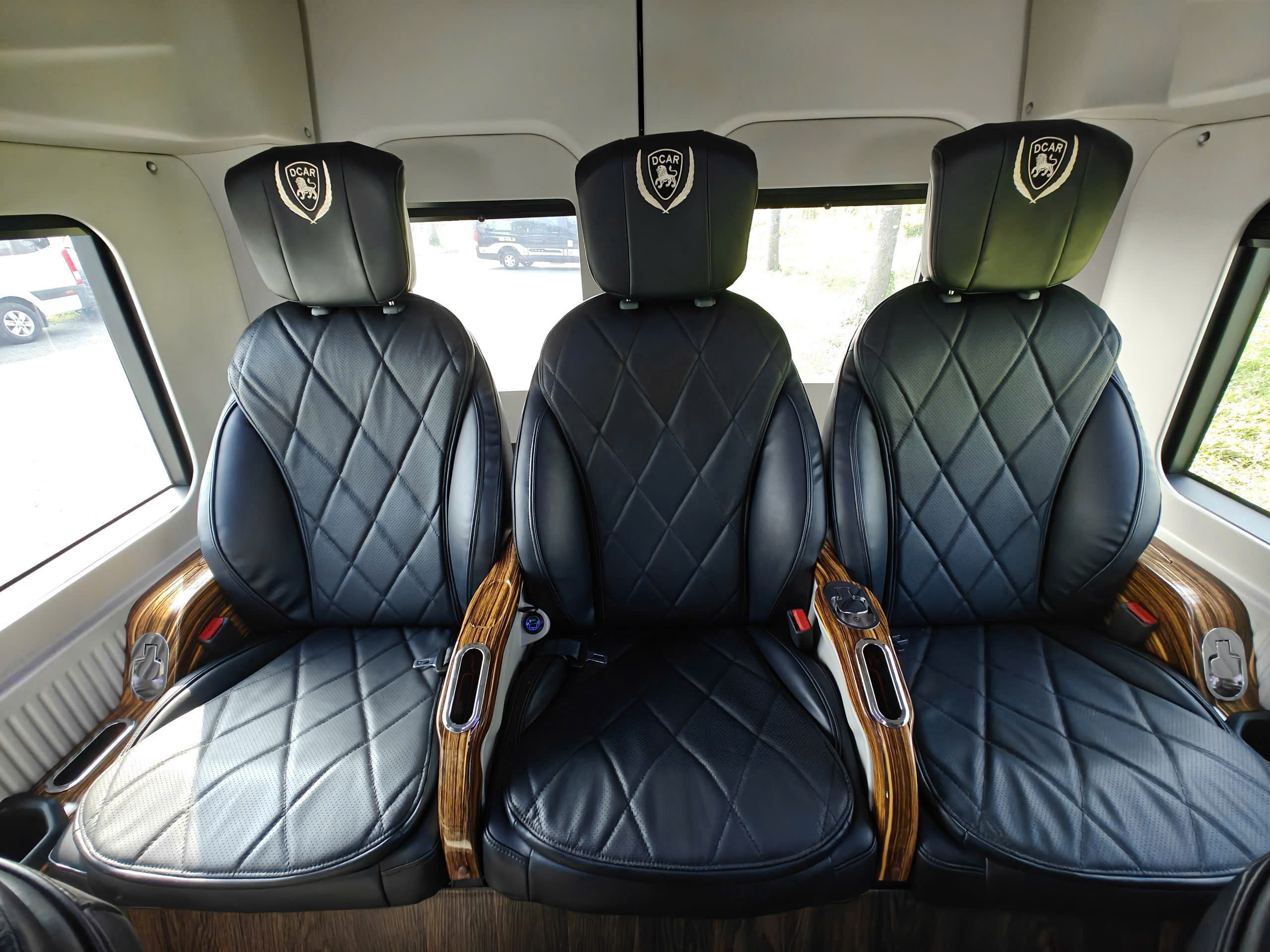 HA NOI / NOI BAI - SAPA ( LIMOSINE 9 SEAT PRIVATE CAR)