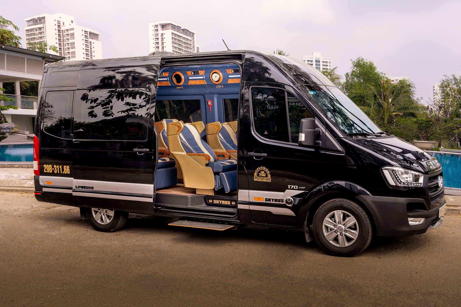Hanoi Airport Transfer: Private Car & Limousine Transportation Service