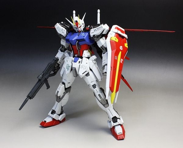 Mô Hình Lắp Ráp Bandai 1/144 HGCE AILE STRIKE GUNDAM