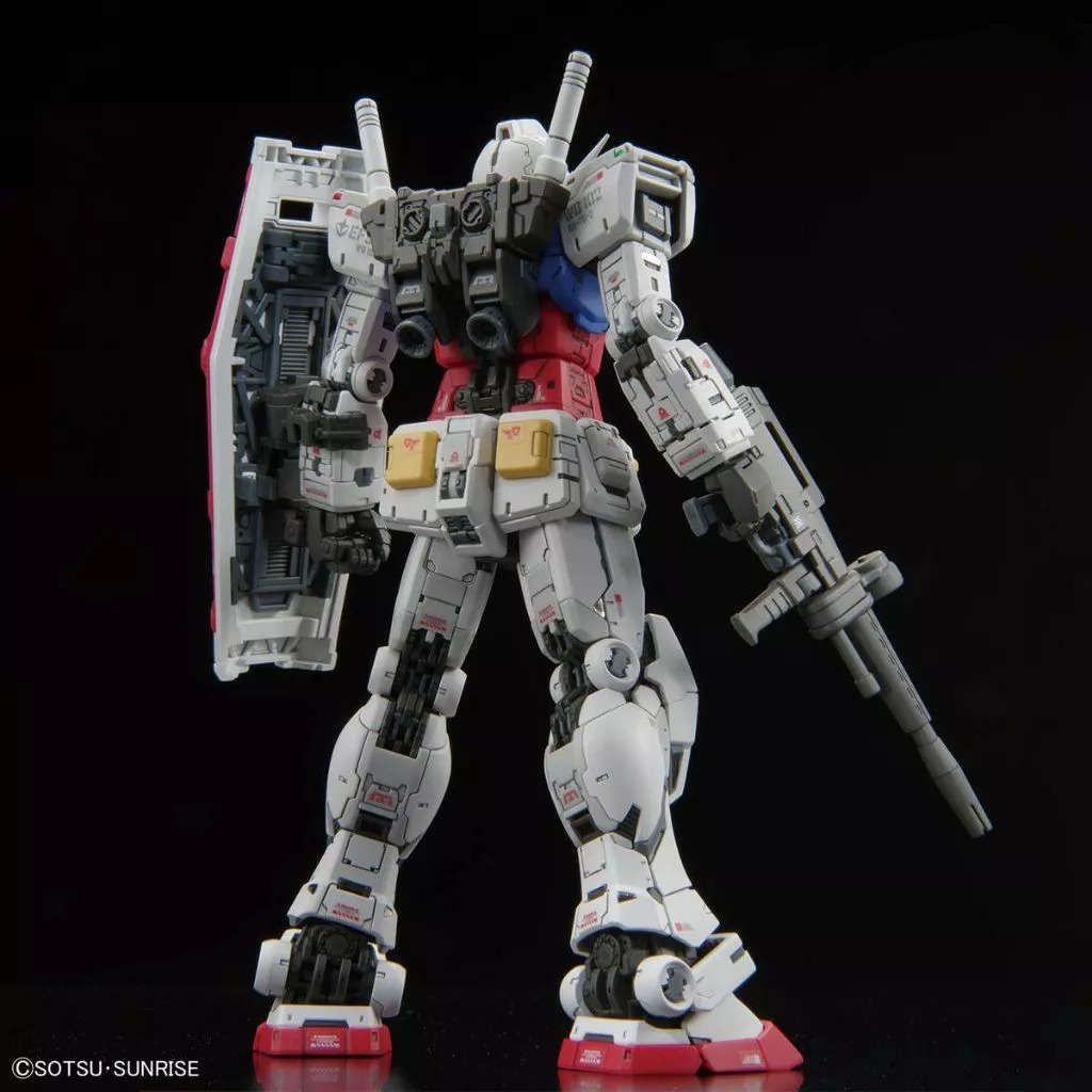 Mô hình Gundam Bandai RG 40 RX-78-2 Ver 2.0 1/144 MS Gundam