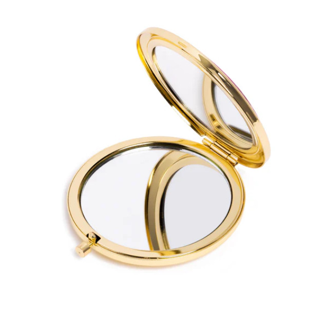 Gương trang điểm 
(Shen Yun Poster 2024)