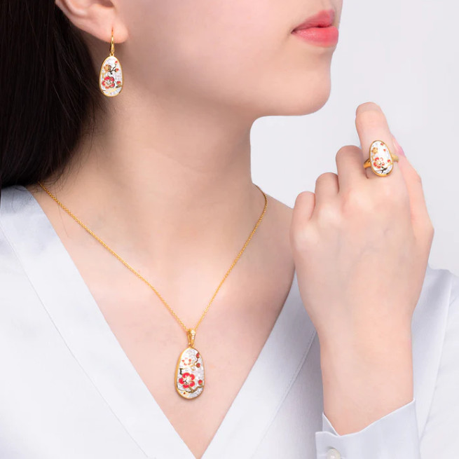 Dây chuyền Hoa Mai - Màu vàng (Plum Blossom Mosaic Mother of Pearl)