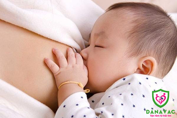 6 mẹo  giúp giảm đau sau khi tiêm ngừa vắc xin cho trẻ