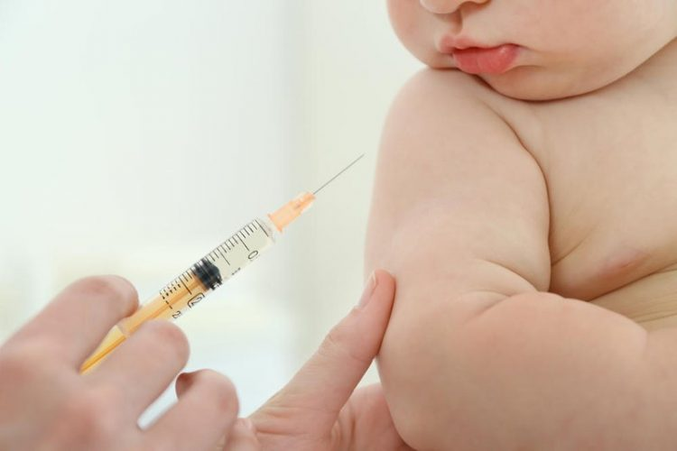 Lịch tiêm phòng cho trẻ sơ sinh mà bố mẹ cần biết