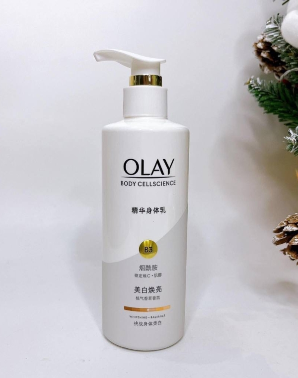 Dưỡng Olay dòng nâng cấp siêu trắng Vitamin C và Niacinamide 260ml