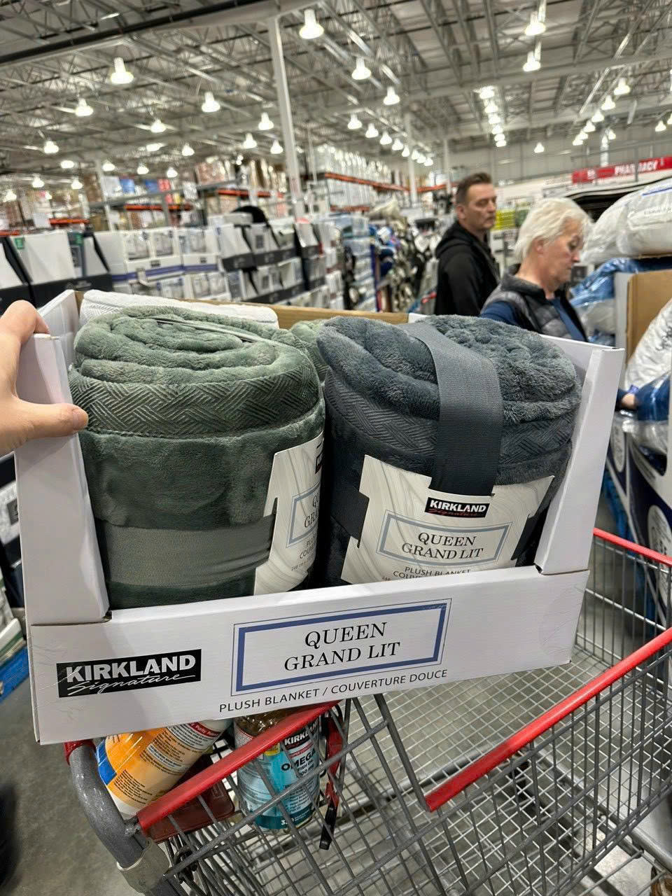 Chăn Lông Cừu Kirkland Signature Plush Blanket Queen 150cm – Siêu Mềm, Siêu Ấm, Hàng Nhập Từ Costco UK