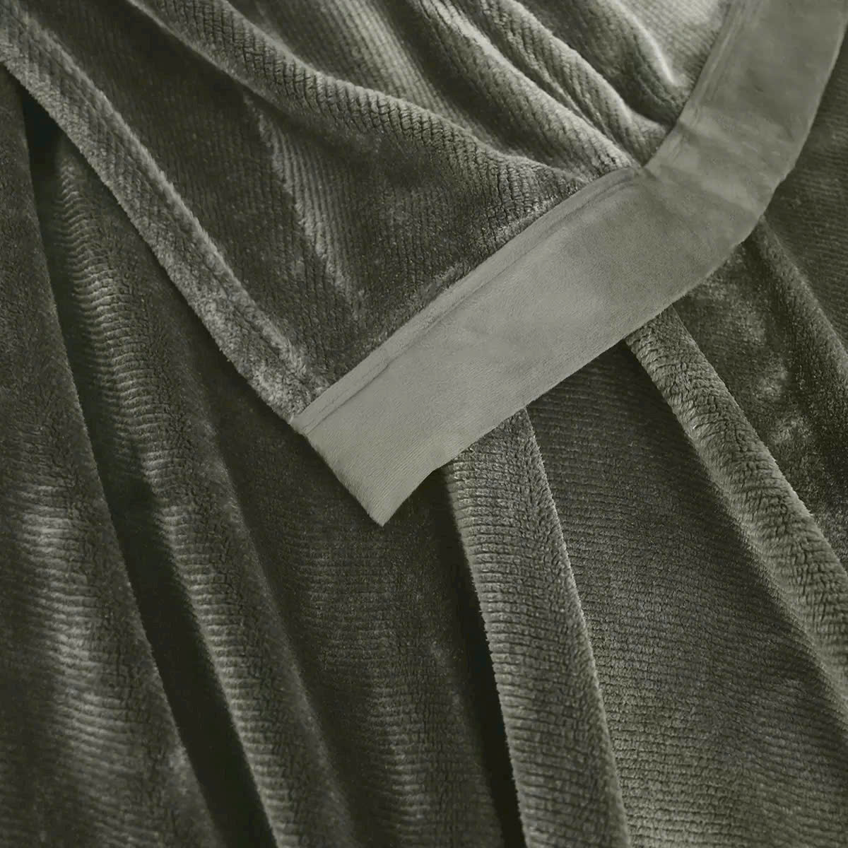 Chăn Lông Cừu Kirkland Signature Plush Blanket Queen 150cm – Siêu Mềm, Siêu Ấm, Hàng Nhập Từ Costco UK