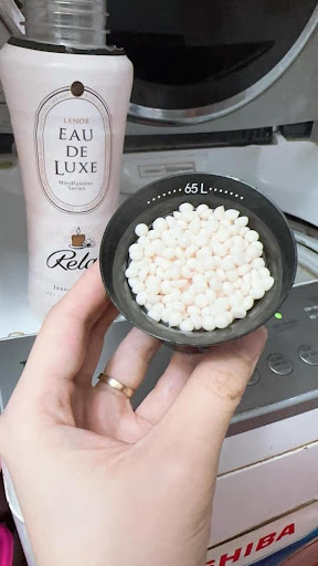 Viên xả khô Lenor Eau De Luxe relax – Hương nước hoa cao cấp cho quần áo