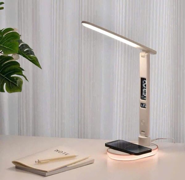 Đèn bàn chống cận WILIT UL-U20 tích hợp sạc không dây – Chiếu sáng thông minh, tiện lợi cho góc học tập
