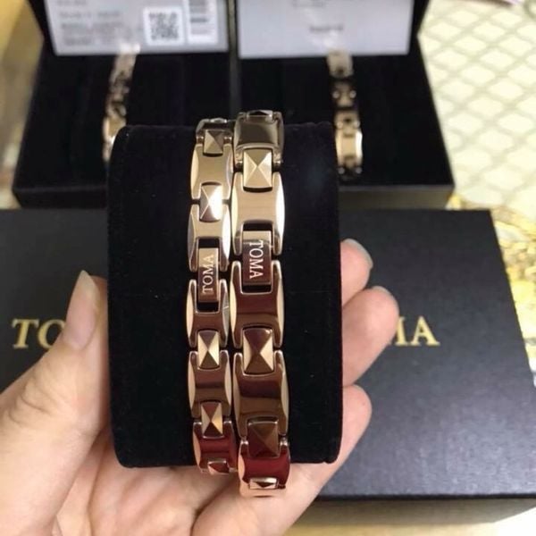 Vòng huyết áp TOMA đeo tay Nhật Bản – Sang trọng, tinh tế và hỗ trợ sức khỏe mỗi ngày