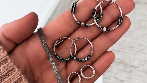 Càng sử dụng, bạc 925 dễ bị đen nhanh hơn