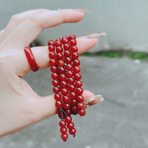 Cân bằng và tích cực cùng trang sức mã não