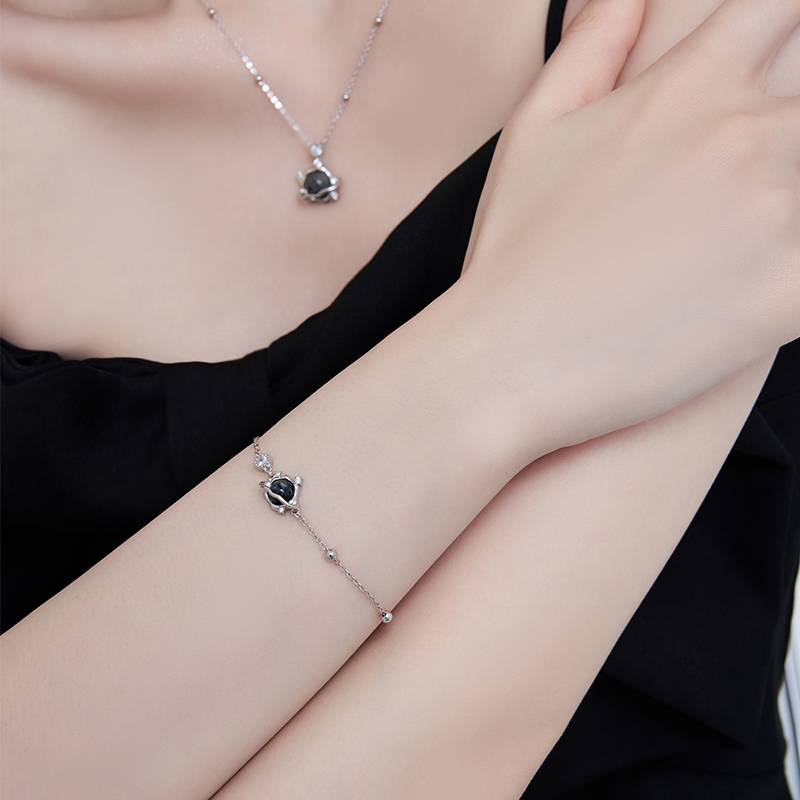 Lắc tay bạc The Moon đá Obsidian đen huyền bí