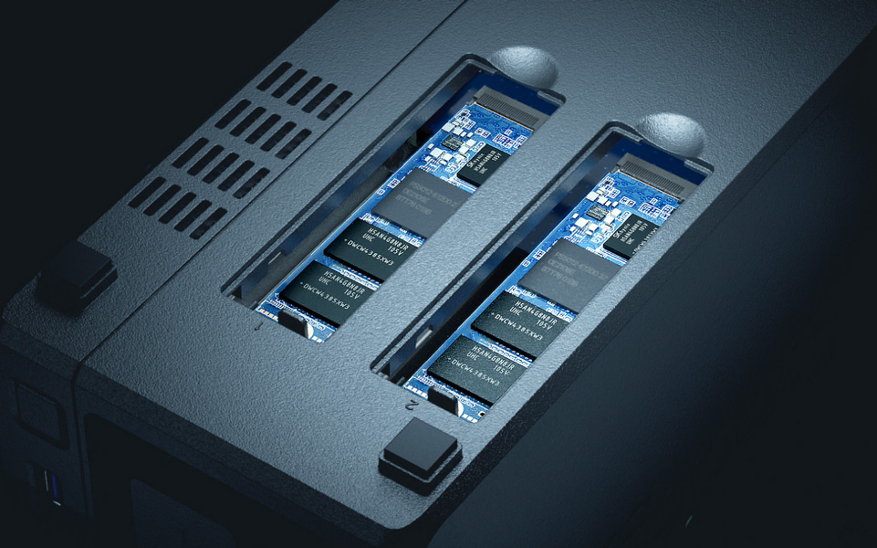 NAS Synology có 2 khe SSD NVMe