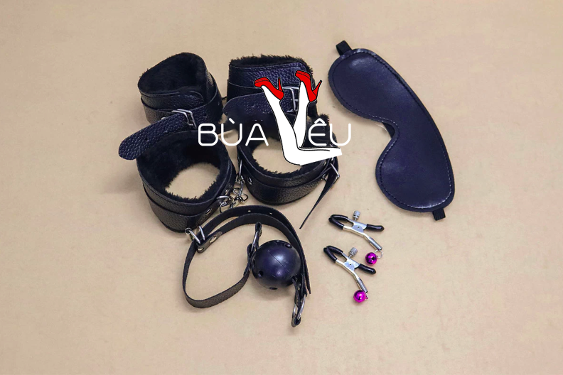 Đồ chơi bạo dâm da đen VIP