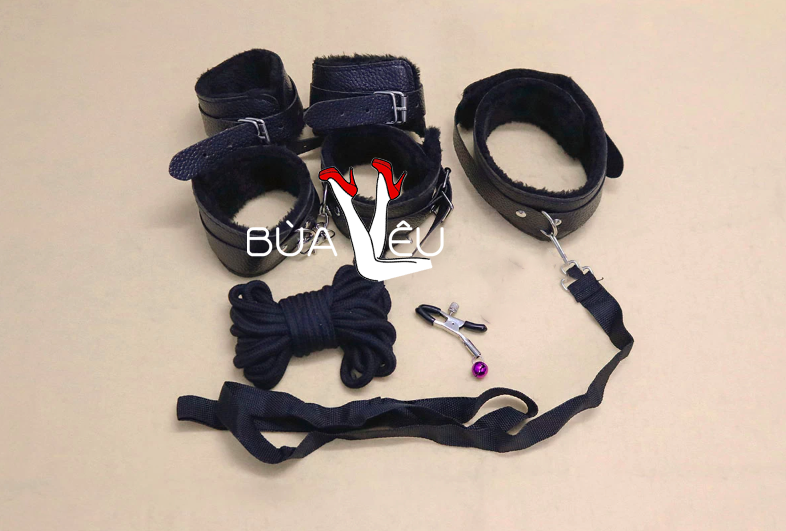 Đồ chơi bạo dâm da đen VIP