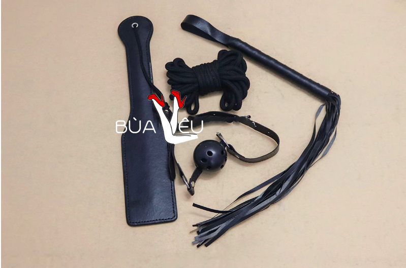 Đồ chơi bạo dâm da đen VIP