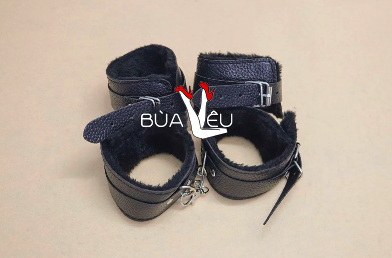 Đồ chơi bạo dâm da đen VIP