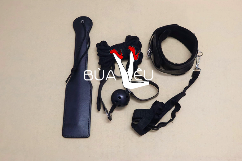 Đồ chơi bạo dâm da đen VIP