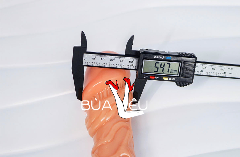Dương vật giả có đế size cực khủng màu da
