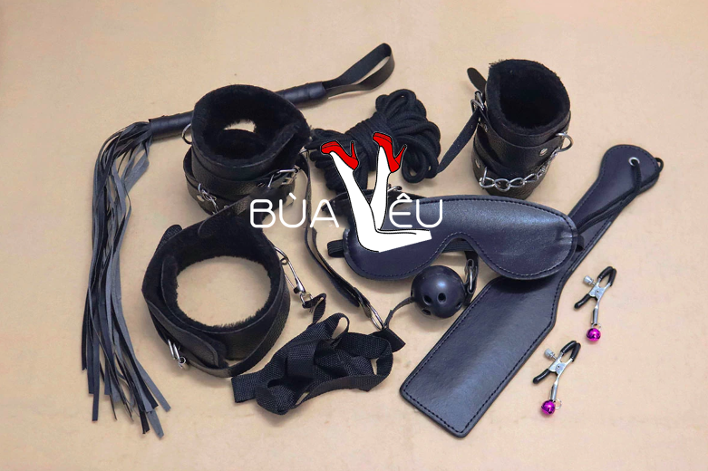 Đồ chơi bạo dâm da đen VIP