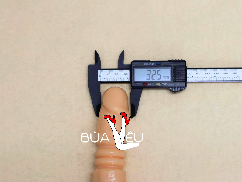 Dương vật giả có đế Excited rung thụt pin sạc