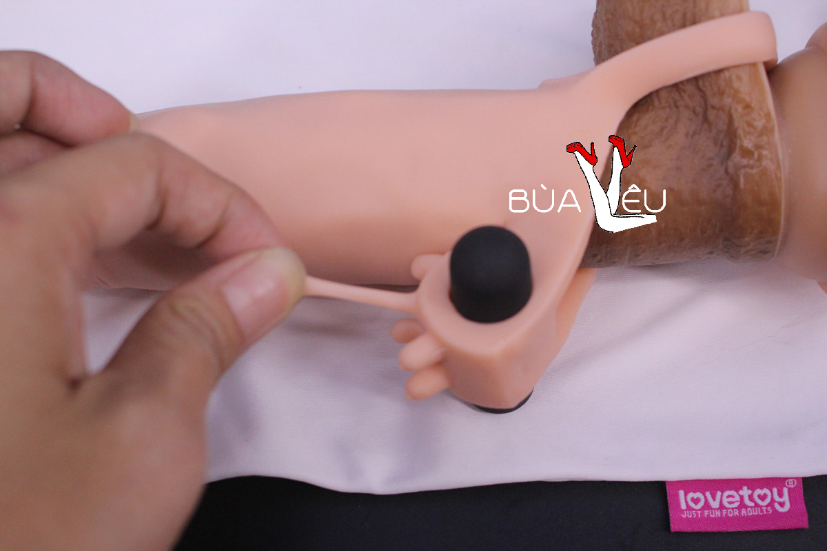 Bao cao su đôn dên có quai đeo Lovetoy X-Tender rung gốc