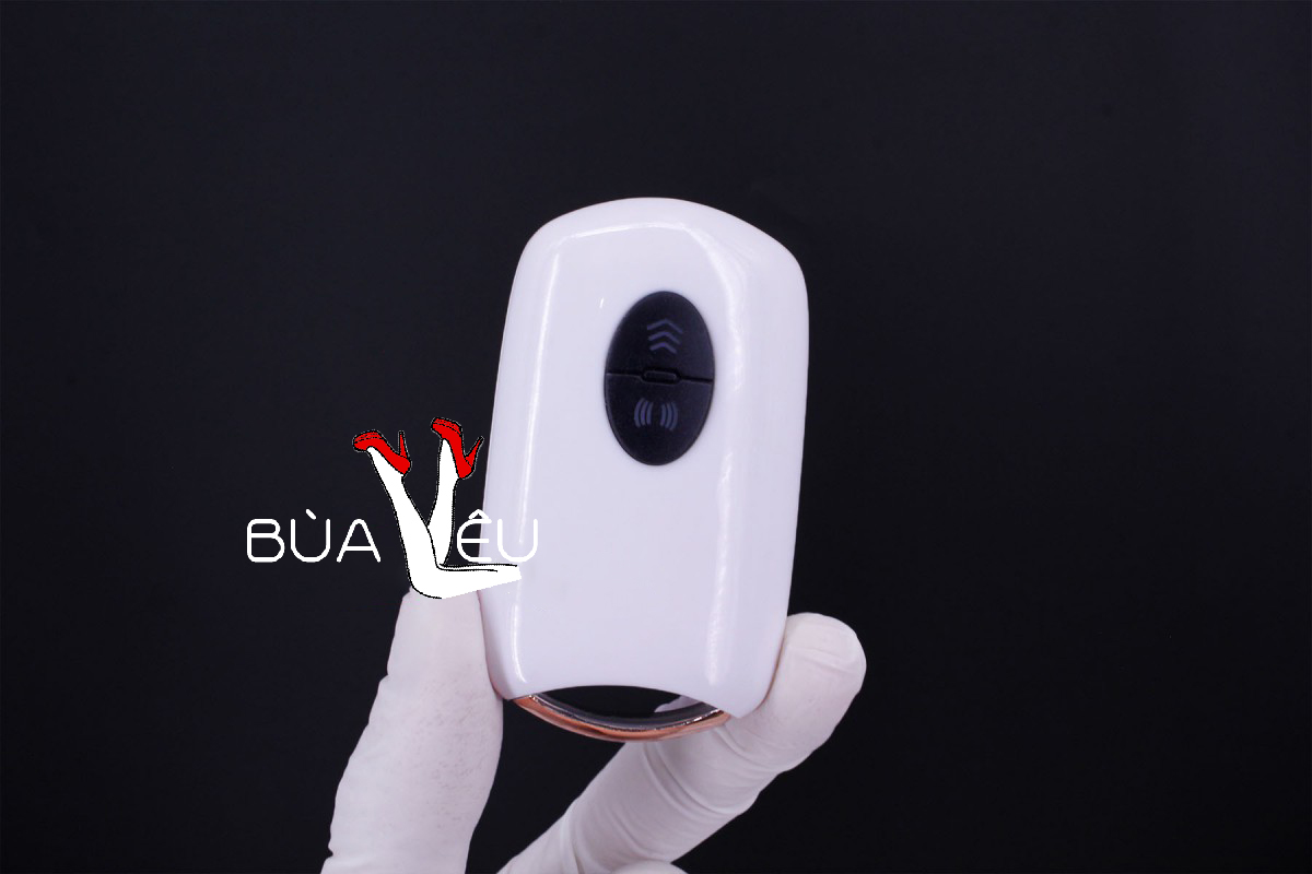 Dương vật giả Cyclone Fire có đế rung thụt điều chỉnh từ xa