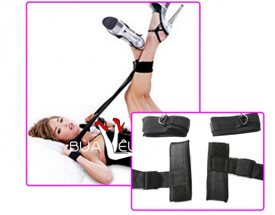 Đai đeo dụng cụ tình dục bạo dâm đen