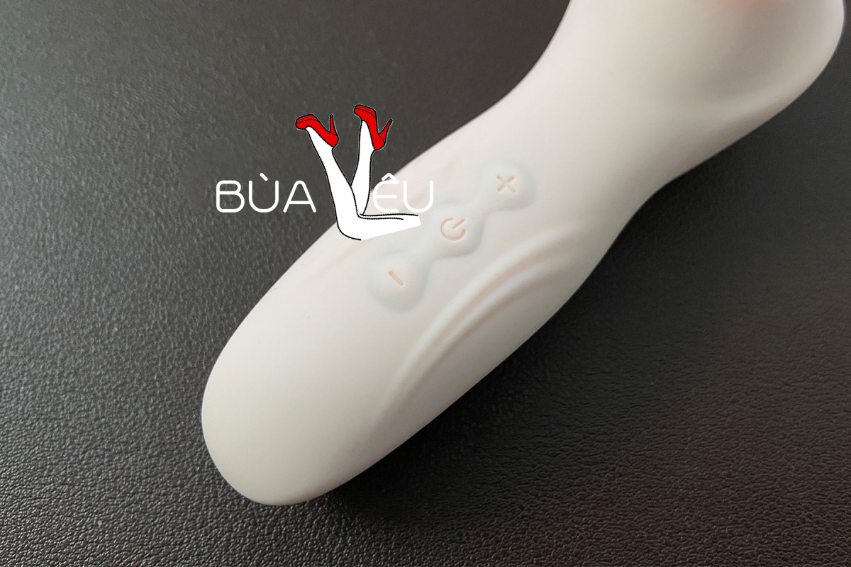 Lưỡi bú mút ngực kích thích