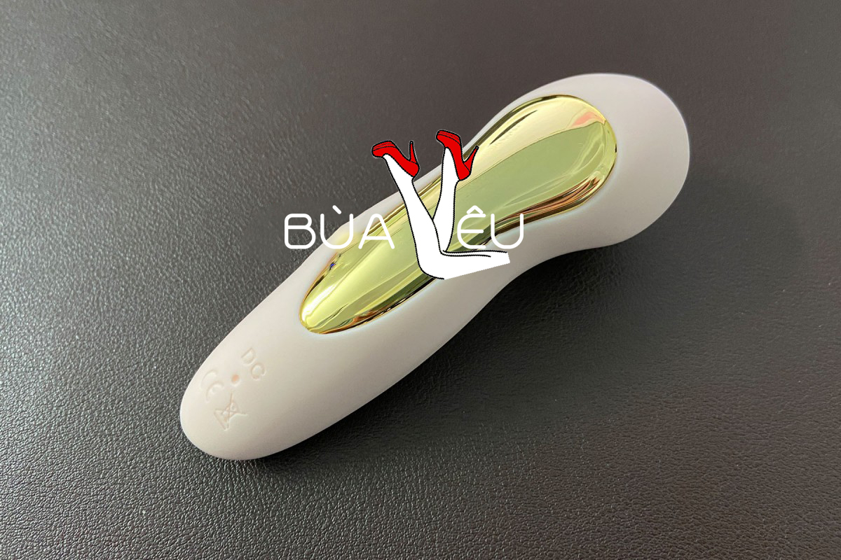 Lưỡi bú mút ngực kích thích