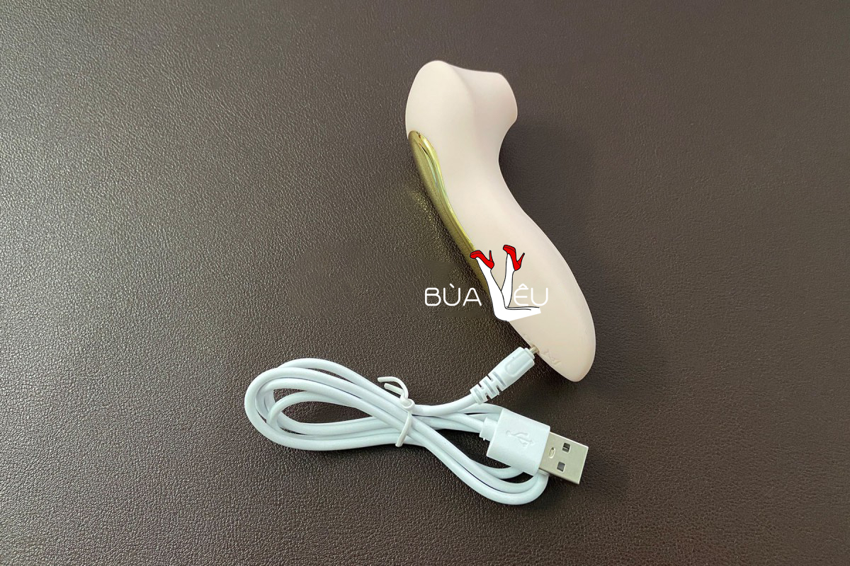 Lưỡi bú mút ngực kích thích