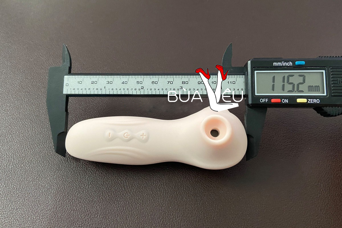 Lưỡi bú mút ngực kích thích