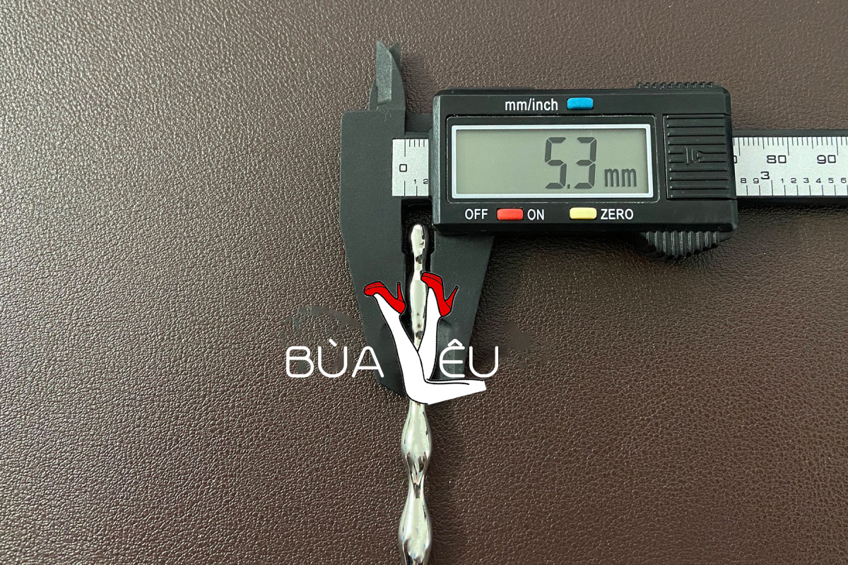 Dụng cụ kích thích niệu đạo có khoen