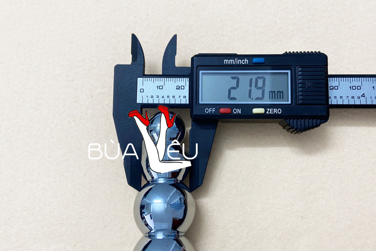 Dụng cụ kích thích hậu môn Inox chân dế pha lê