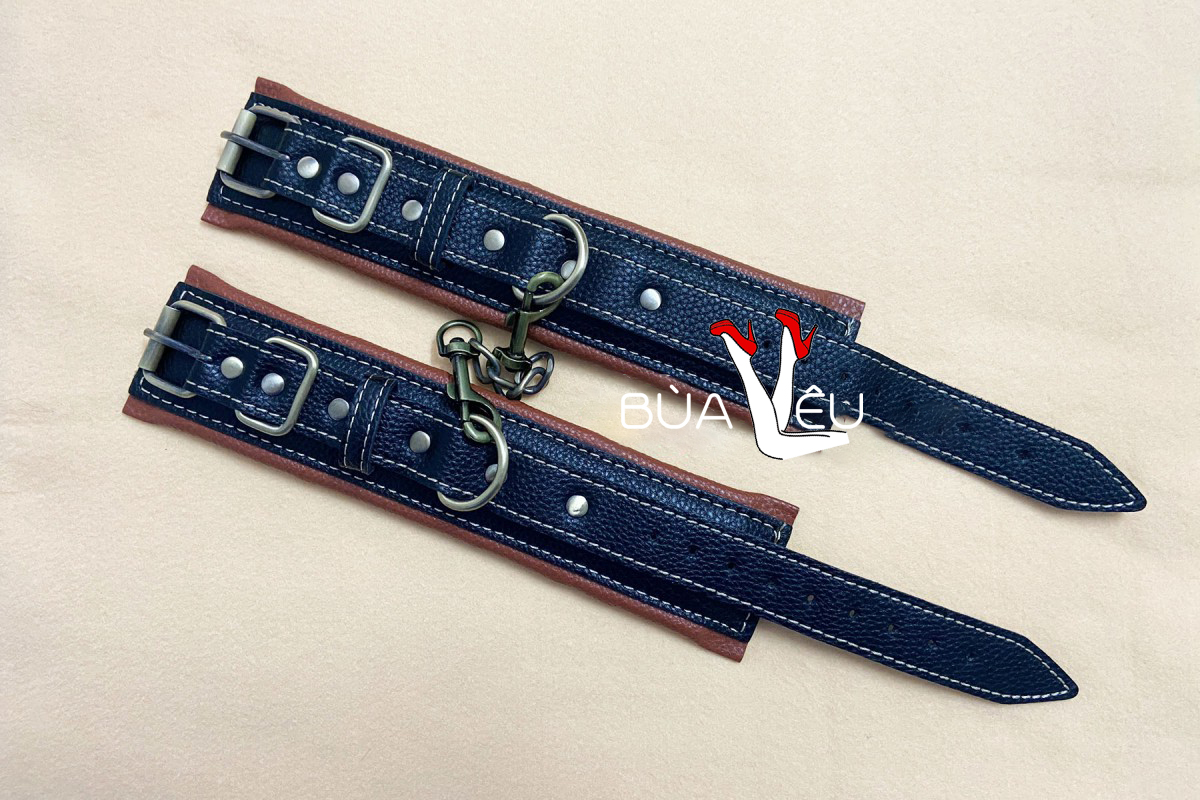 Đồ chơi tình yêu bạo dâm khoá tay da