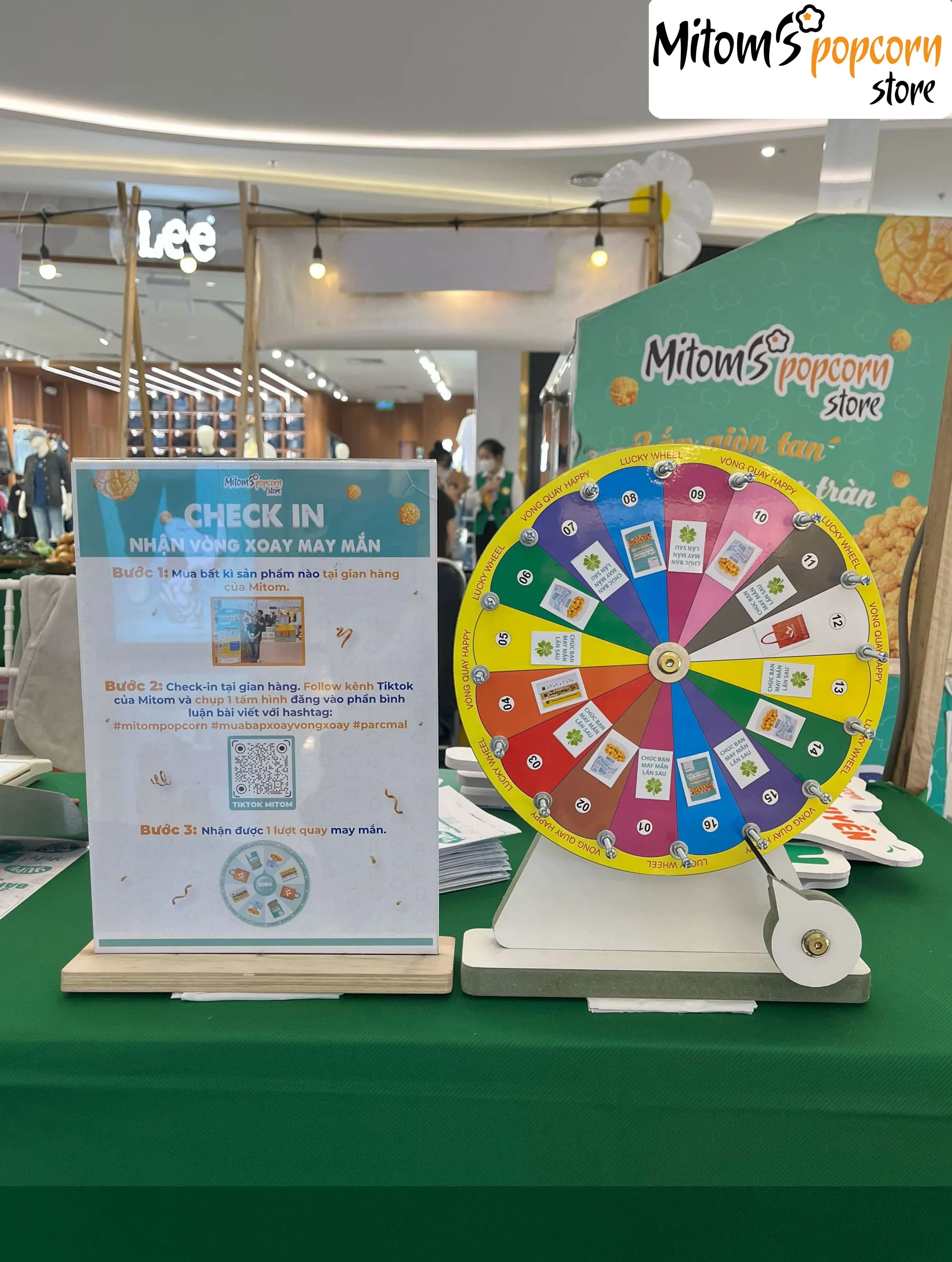 Minigame tại gian hàng Mitom - Parc Mall sự kiện