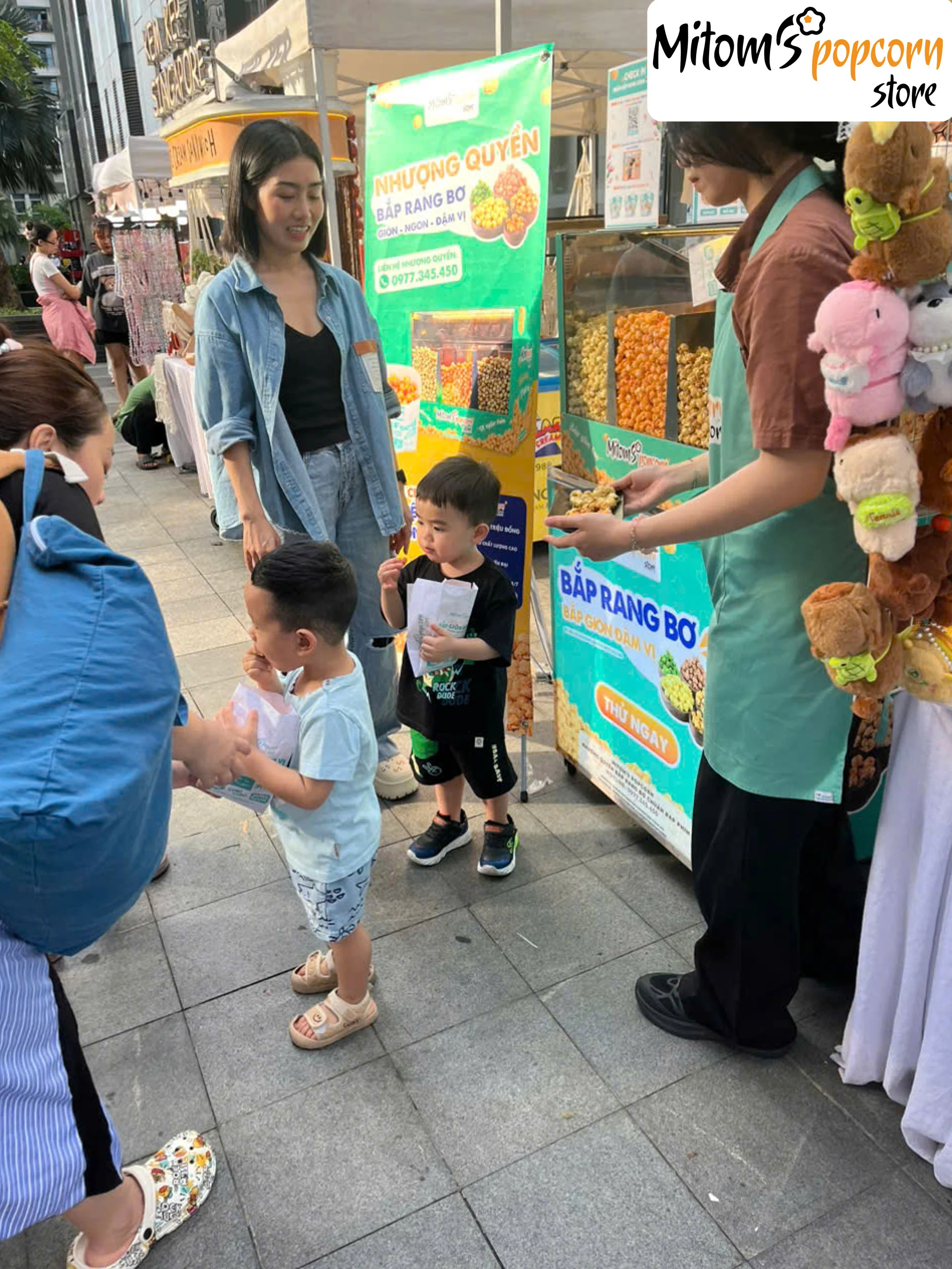 Mitom mang đến 3 hương vị phô mai, caramel, rong biển ấn tượng đến hội chợ Art Fair Landmark