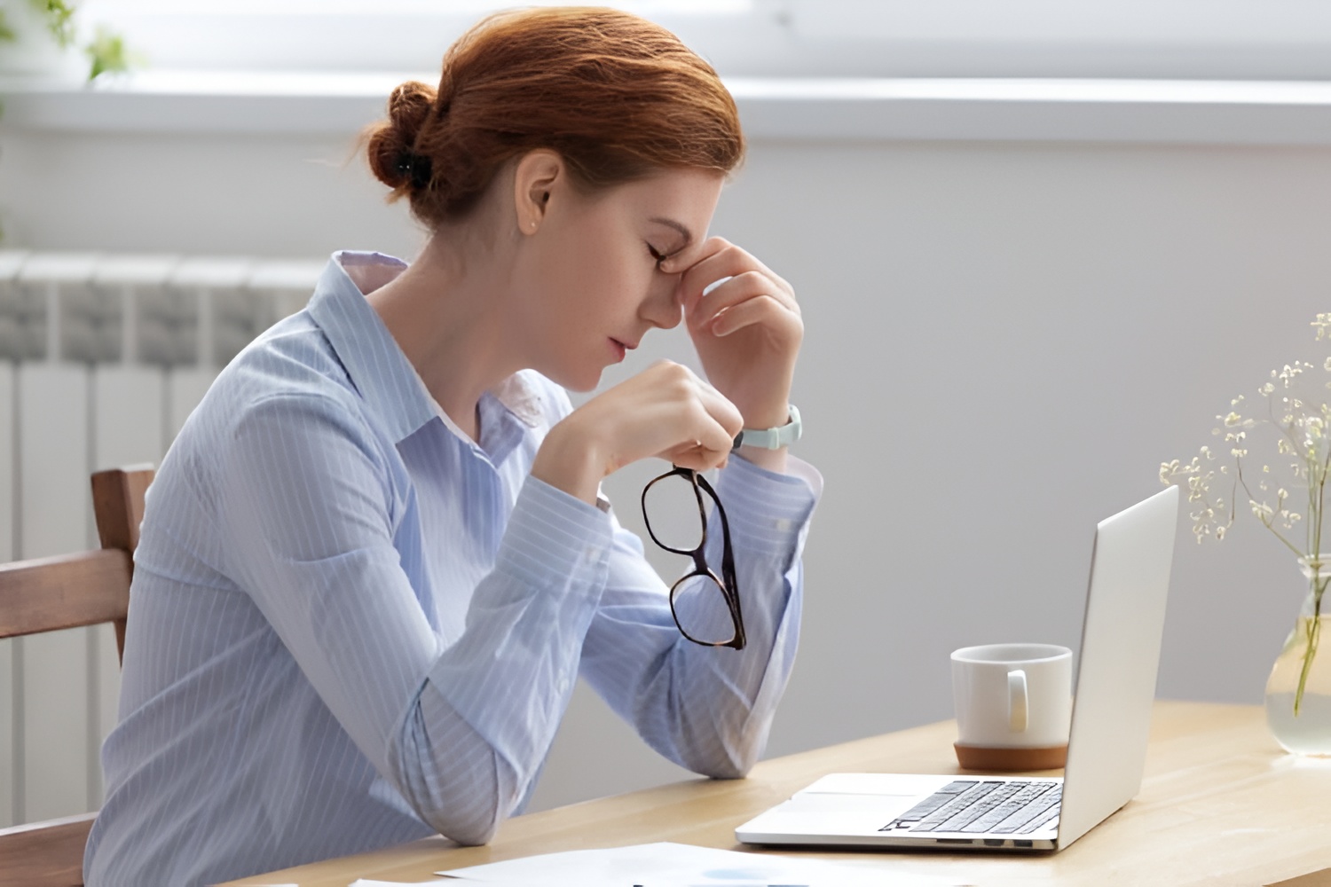 5 Mẹo Nhỏ Cứu Đôi Mắt Khỏi Tình Trạng Khô Rát Và Mệt Mỏi Sau Giờ Làm Việc