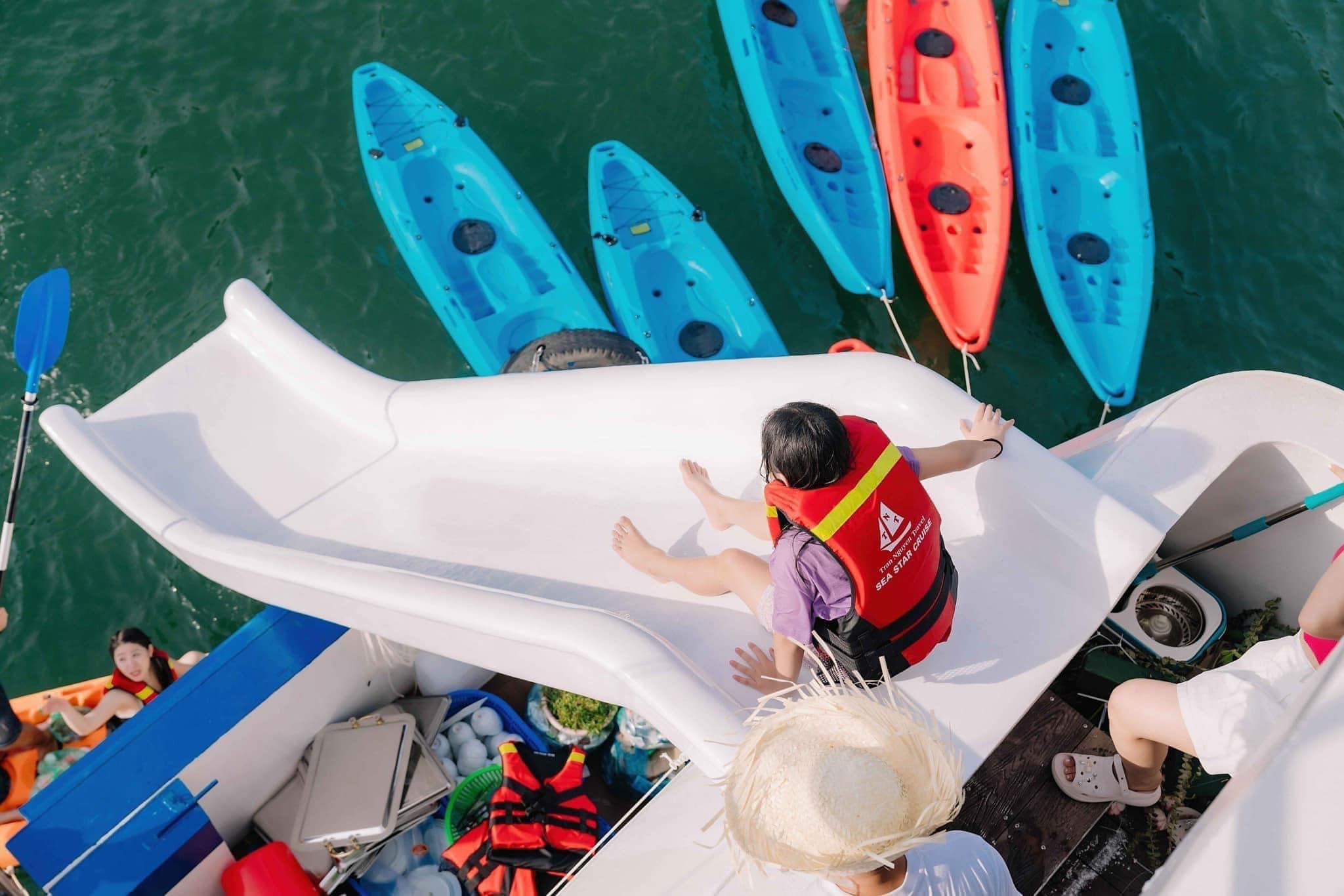 Tour Nửa Ngày Ngắm Hoàng Hôn - Du Thuyền SEA STAR - Vịnh Lan Hạ
