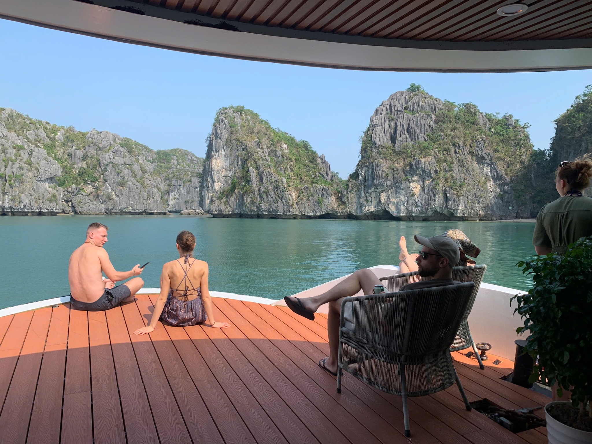 Tour Nửa Ngày Ngắm Hoàng Hôn - Du Thuyền D'CHARME LUXURY CRUISE - Vịnh Lan Hạ