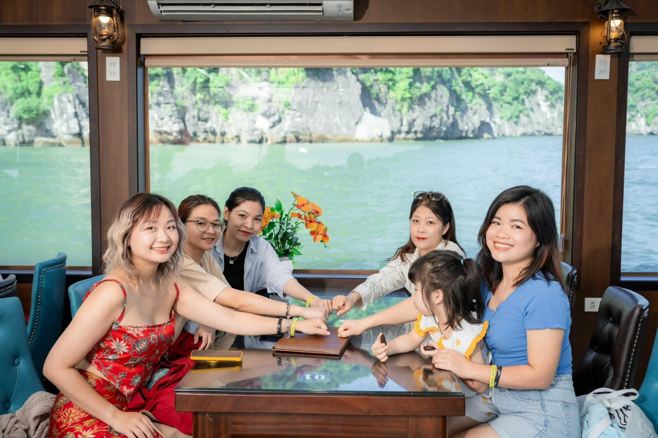 Tour Nửa Ngày Ngắm Hoàng Hôn - Du Thuyền SEA STAR - Vịnh Lan Hạ