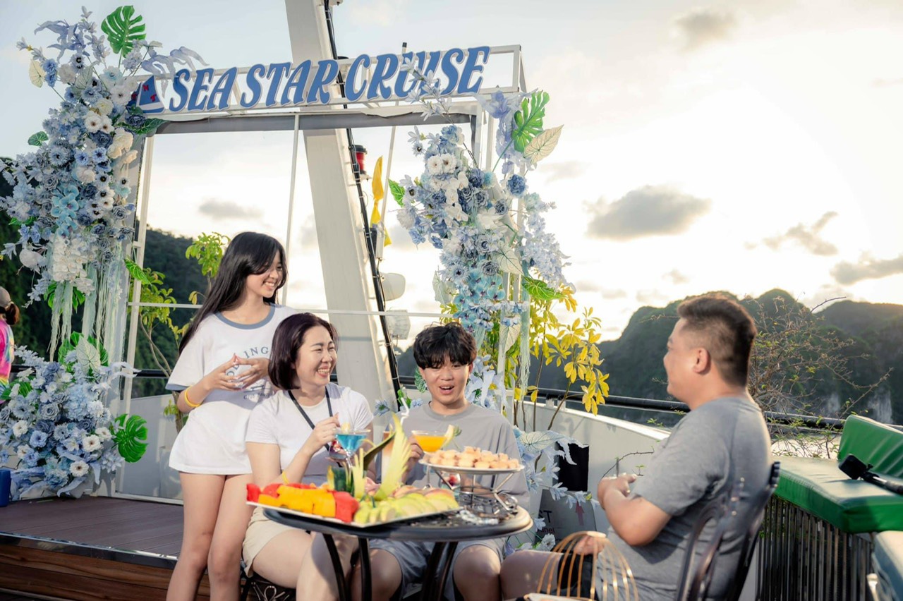Tour Nửa Ngày Ngắm Hoàng Hôn - Du Thuyền SEA STAR - Vịnh Lan Hạ