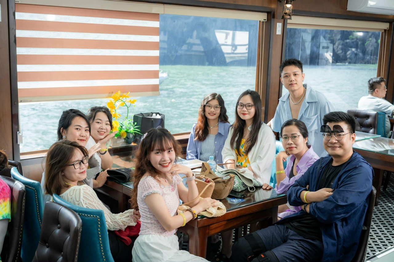 Tour Nửa Ngày Ngắm Hoàng Hôn - Du Thuyền SEA STAR - Vịnh Lan Hạ