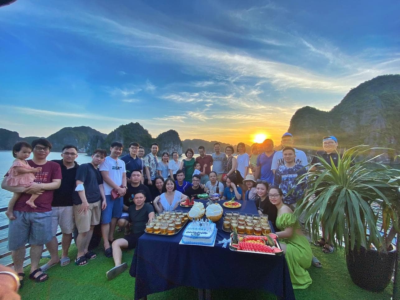 Tour Nửa Ngày Ngắm Hoàng Hôn - Du Thuyền PANORAMA - Vịnh Lan Hạ