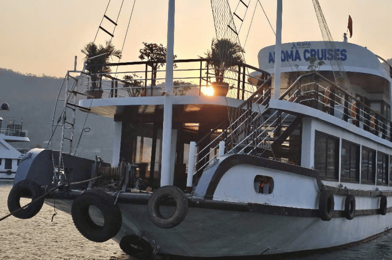 Tour Nửa Ngày Ngắm Hoàng Hôn - Du Thuyền AROMA CRUISE - Vịnh Lan Hạ