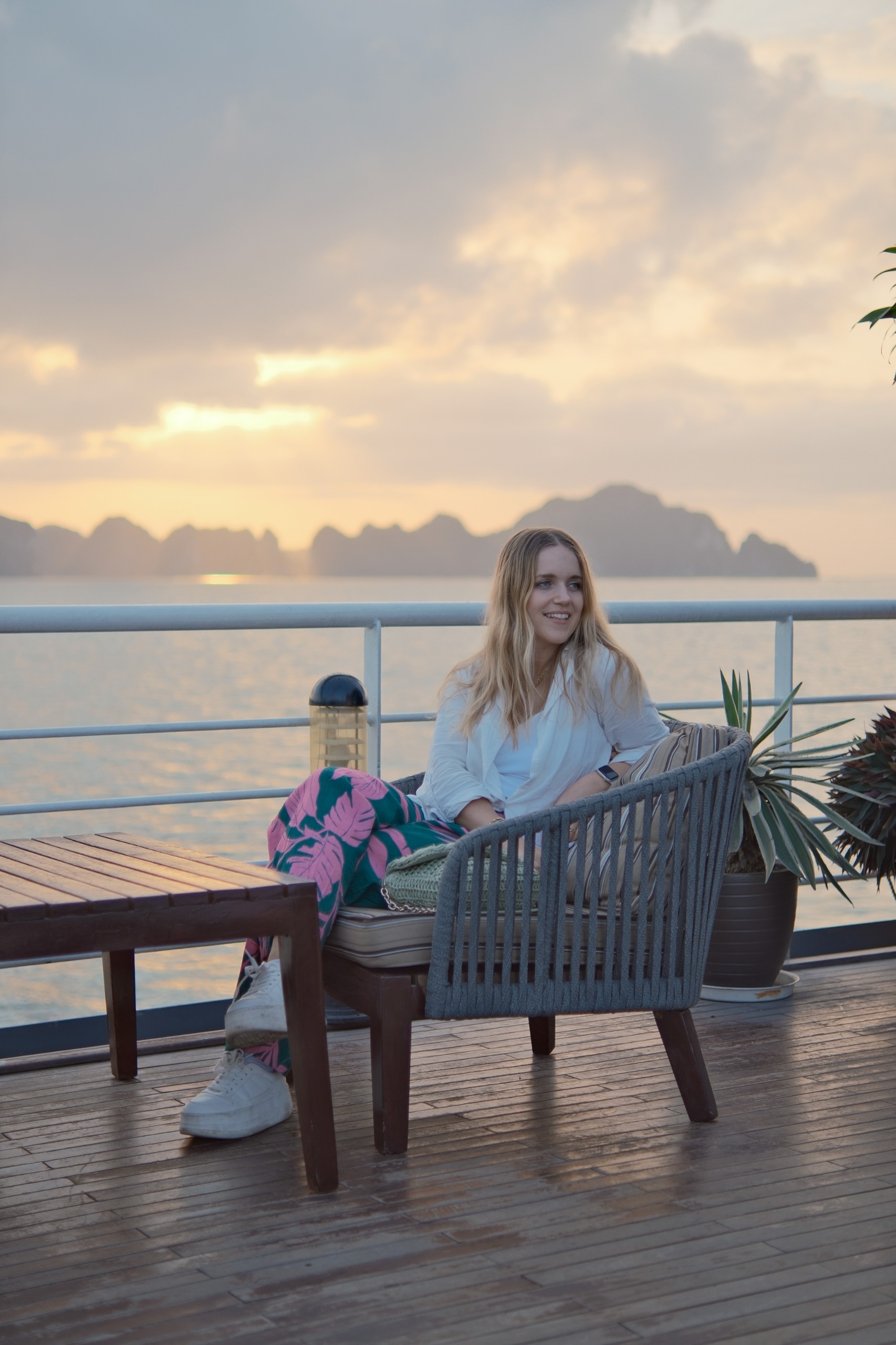 Tour Nửa Ngày Ngắm Hoàng Hôn - Du Thuyền THE CATBA CATAMARAN - Vịnh Lan Hạ